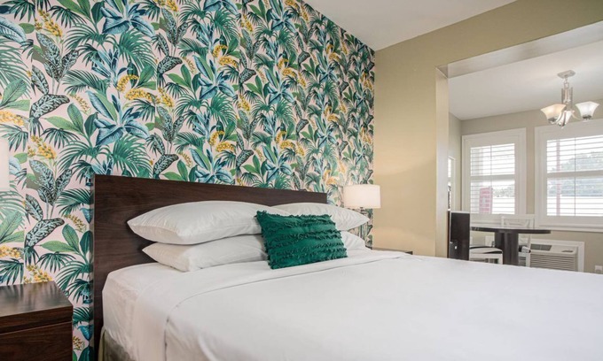 St. Augustine Hotel | Digital Retro Boutique Hotel - Cozy Queen with Kitchenette