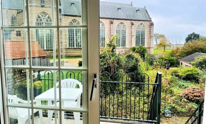 Brouwershaven House | Pet-Friendly Dijkhuisje: Oceanfront Retreat Rated 9.8