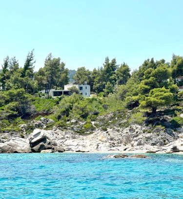 Sithonia Villa | Unforgettable Dilean Villa: 4-Star Oceanfront Escape