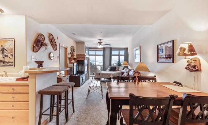 Dillon Hotel | Family-Friendly Dillon Commons: Your Ideal Getaway Awaits