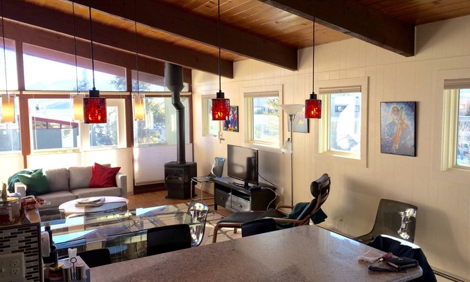 Dillon House | Beautifully Remodeled Townhome with Scenic Views & Kitchen