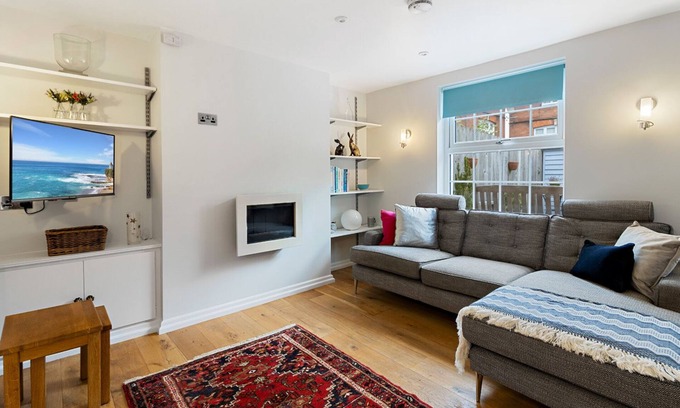 Exeter Apartment | Top-Rated Dillywicks by Staytor with Family-Friendly Amenities