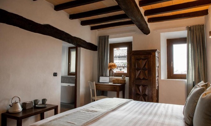 Canossa Bed & Breakfast | Discover Dimidium: Pet-Friendly Retreat with 9.3 Rating