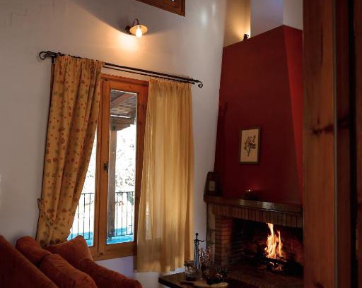 Distomo-Arachova-Antikyra Ski Chalet | Cozy Diminio 1 Whole House - Ideal for Family Getaways