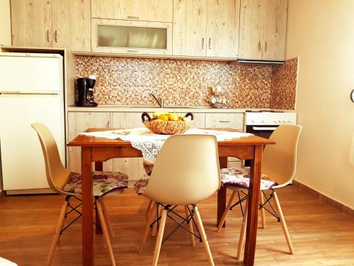 Kallirakhi House | Guest Rated: Dimitra's Garden Villa with Family-Friendly Amenities