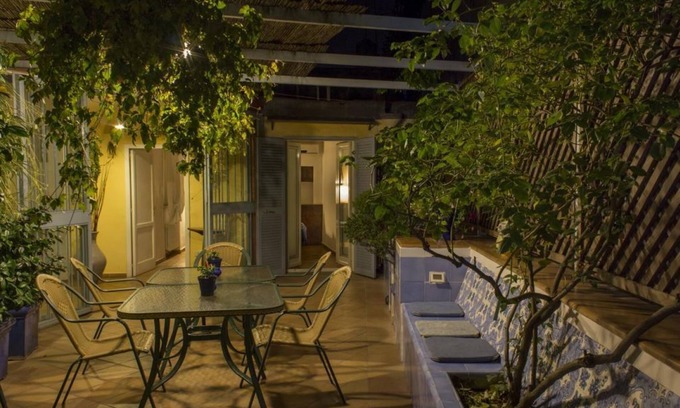 Naples City Centre Apartment | Discover Dimora dei Giganti: Neapolitan Terrace Retreat