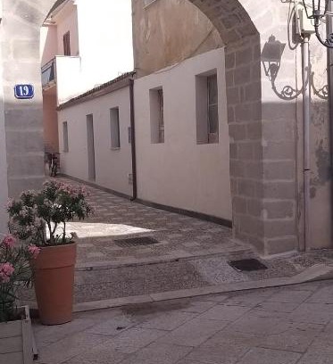 Favignana Apartment | Inviting Dimora dell'Arco: Child-Friendly Retreat with 9/10 Reviews