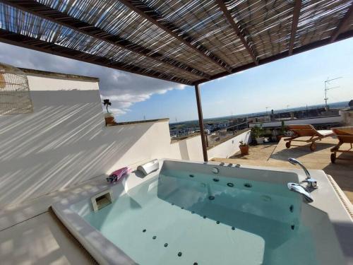 Parabita House | Elegant Dimora Lucelù with Oceanfront Pool & Hot Tub