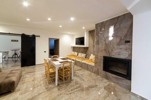 Trepuzzi Apartment | Exceptional Stay at Dimora Mazzapinta: Pet-Friendly Oasis