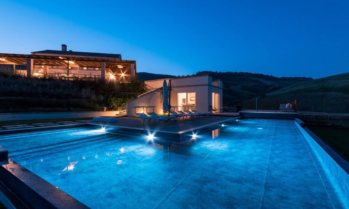 Montefiore dell'Aso Villa | Charming Dimora Montefiore 11 with Pool and Spa Amenities