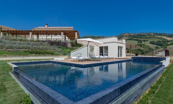 Montefiore dell'Aso Villa | Elegant Dimora Montefiore 11: Oceanfront Escape & Spa