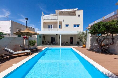 Cozze Bed & Breakfast | Experience Dimora Nesea: Oceanfront Retreat with Pool