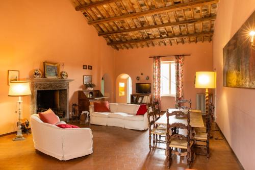 Civita Castellana House | Elegance Awaits at Dimora Palazzo Morelli with Hot Tub