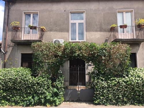 Pietramelara House | Experience Comfort at Dimora Sardo with Breakfast Included