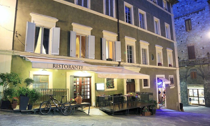 Siena Historical Center House | Experience Comfort at Dimora Storica Senese with Breakfast