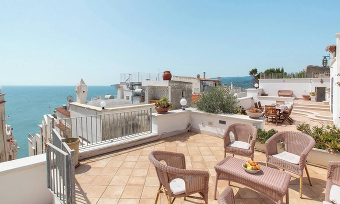 Vieste Apartment | Top-Rated Dimore al Castello-Cattedrale with Pool & Breakfast