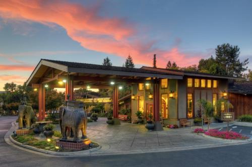 Palo Alto Hotel | Indulge at Dinah's Garden Hotel - Pet Friendly & Ocean View