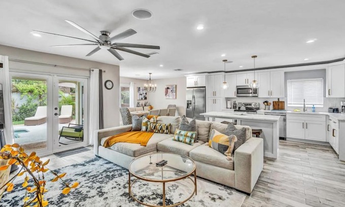 Tropic Palms House | Modern Dinas Home with Heated Pool & Oceanfront Views