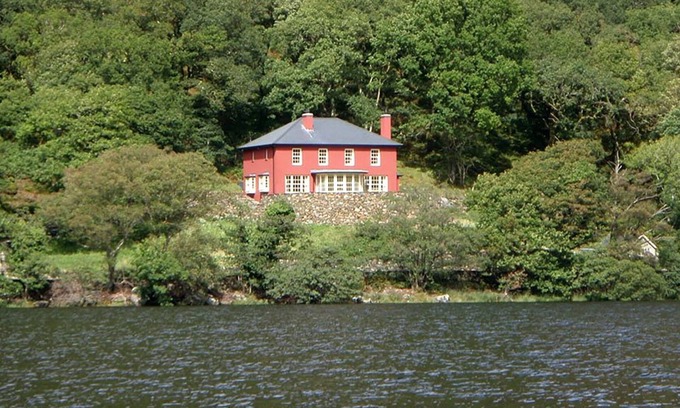 Beddgelert House | Experience Dinas Noddfa: Family-Friendly Retreat with Kitchen