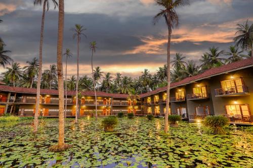 Medicherlapalem Hotel | Discover RVR Sarovar Portico: Family-Friendly Retreat