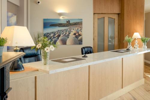 Dingle Bed & Breakfast | Oceanfront Dingle Harbour Lodge B&B with Scenic Views