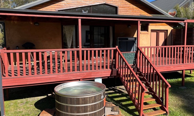 Blackheath House | Top-Rated Dingley Dell in Blackheath with Spa & Breakfast