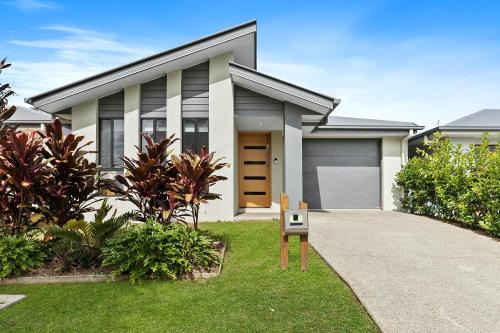 Caboolture South House | Inviting Dingo Den: Family-Friendly Escape with 8.5/10 Rating