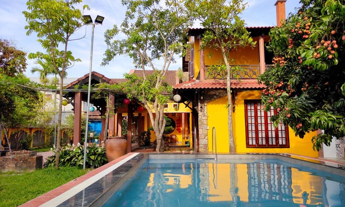 Huong Thuy House | Prime Dinh Homestay with Pool, 3 Min to City Center