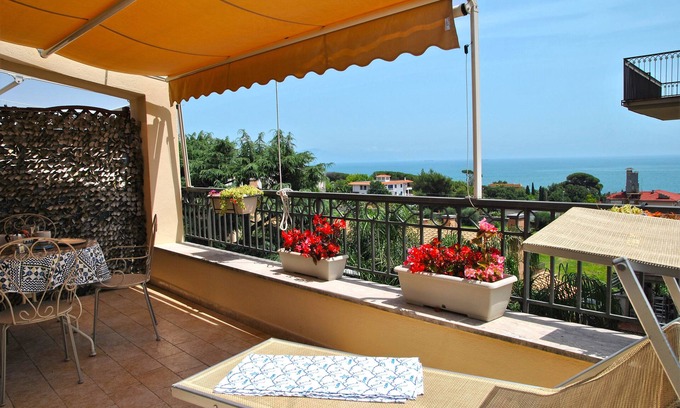 Formia House | Pet-Friendly Penthouse with Sea View Terrace and Kitchen
