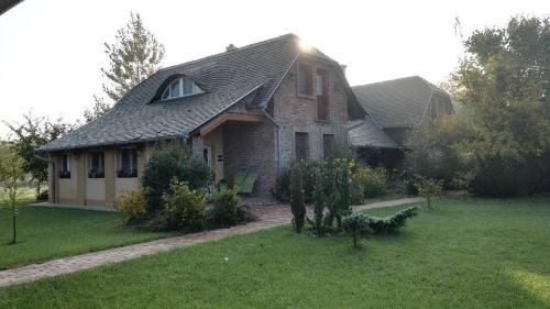 Bekesszentandras House | Cozy Dinnyelaposi Vendégház with Oceanfront Views