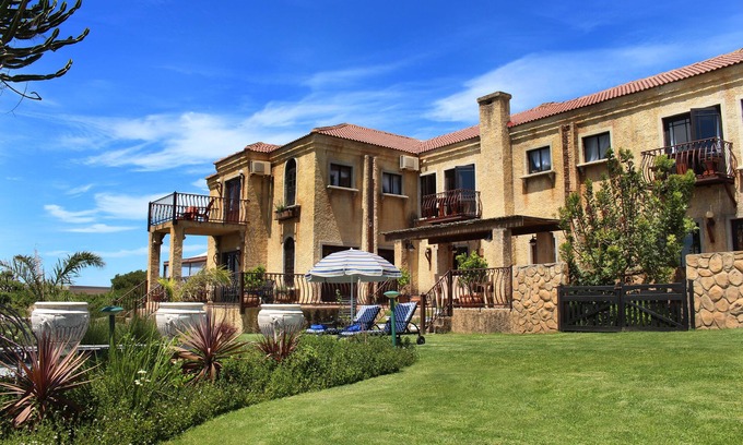 Jeffreys Bay House | Discover DIO DELL’AMORE GUEST HOUSE with Pool & Breakfast