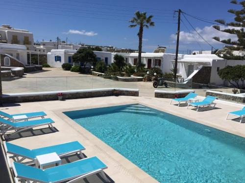 Glastros House | Oceanfront Diogenis Village Mykonos with Pool & Breakfast