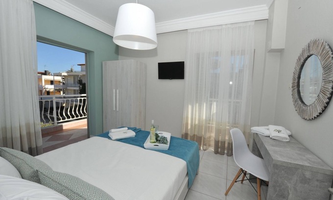Paralia Dionysiou House | Indulge at Dionisos Elia: Beachfront and Pet-Friendly Retreat