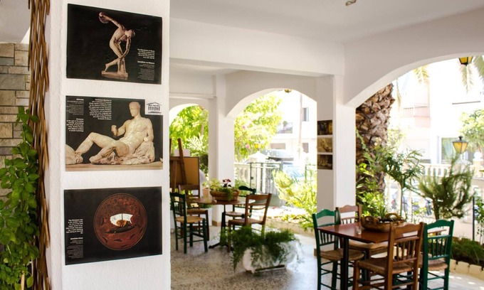 Paralia Dionysiou House | Discover Dionisos Palms: Pet-Friendly Oasis with Pool