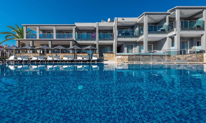 Haniotis Hotel | Dionysos Hotel & Suites: Family-Friendly Retreat in Halkidiki