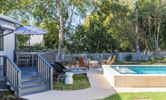 Round Top House | Ideal Retreat with Fire Pit & Dining Just Steps Away