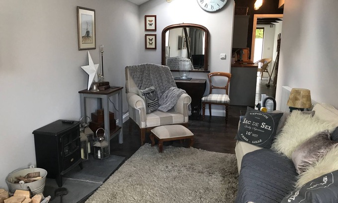 Cooden Cottage | Romantic Dippy Cottage with Oceanfront Views - 10/10 Rated