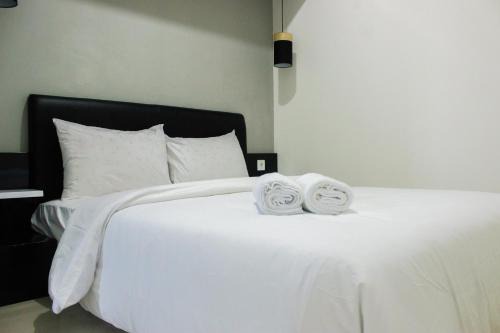 Hegarmanah Apartment | Convenient Pool Access in 2BR Apartment at Parahyangan Residence