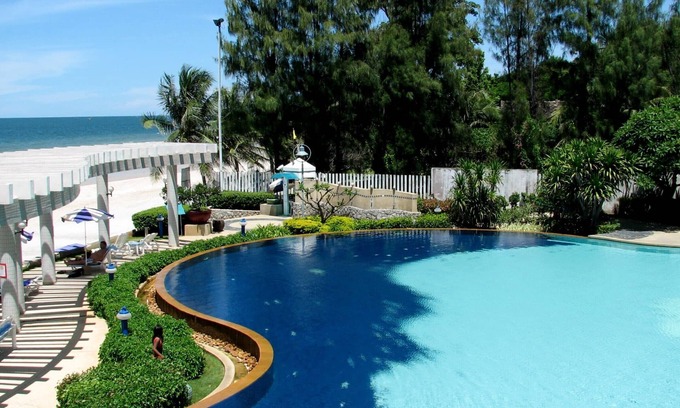 Nong Kae Apartment | Beachfront Bliss in Downtown Hua Hin with Ocean View