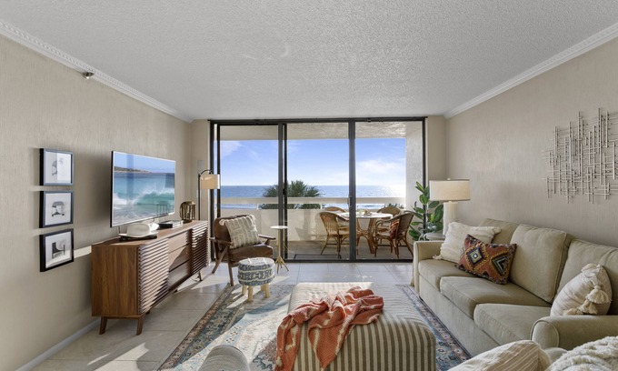 Redington Shores Condo | Beachfront Condo with Heated Pool and Breathtaking Views