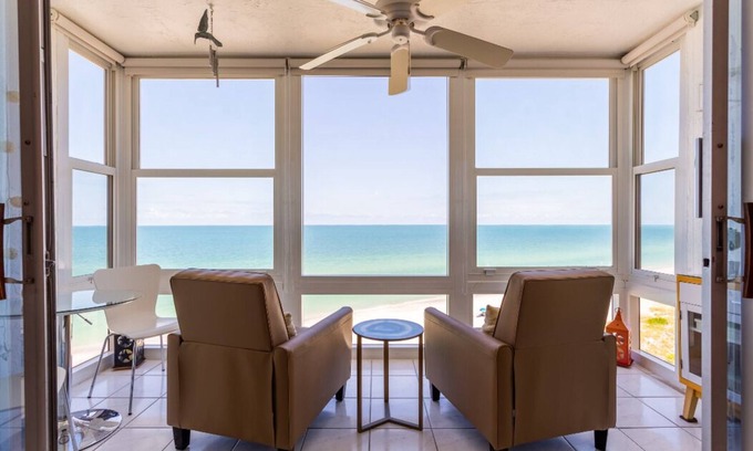 Holmes Beach Condo | Direct Beachfront 2 BD Condo with Ocean View and Pool