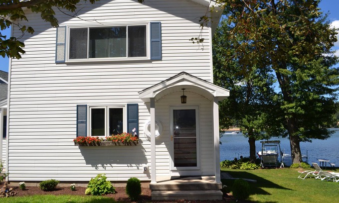 Middlefield House | Direct Lakefront Retreat with Private Docks and Pool