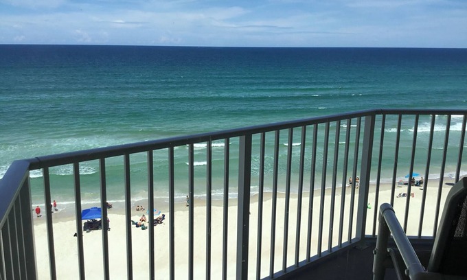 Daytona Beach Condo | Oceanfront 2-Bedroom Condo with Pool & Spa Access