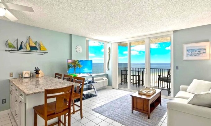 South Island Condo | Direct ocean view, pickle ball, 1-bedroom condo on Fort Myers Beach
