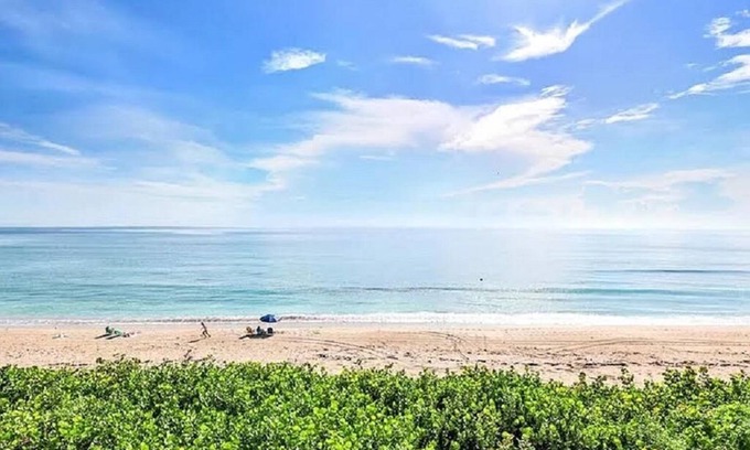 Hutchinson Island South Condo | Ocean View Beach Condo for Snowbirds - 10/10 Guest Rated