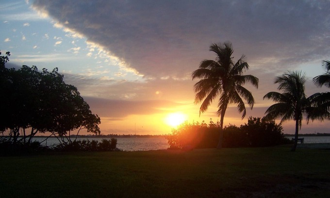 Little Torch Key Cottage | Oceanfront Cottage with Sunrise Views and Pet-Friendly Perks