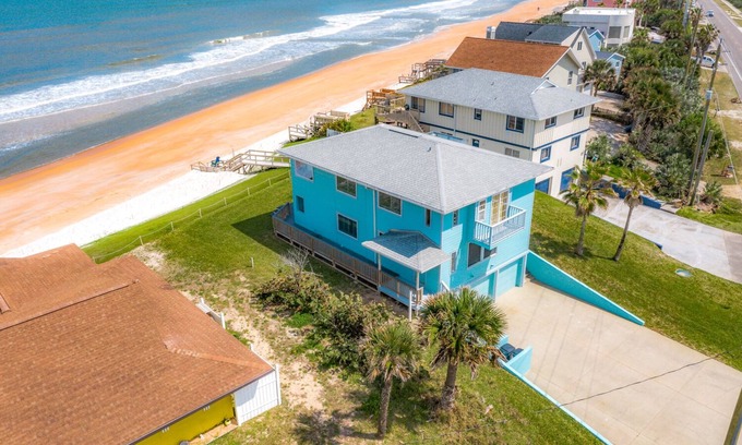 Painters Hill House | Oceanfront Oasis with King Bed, Deck & Grill Access