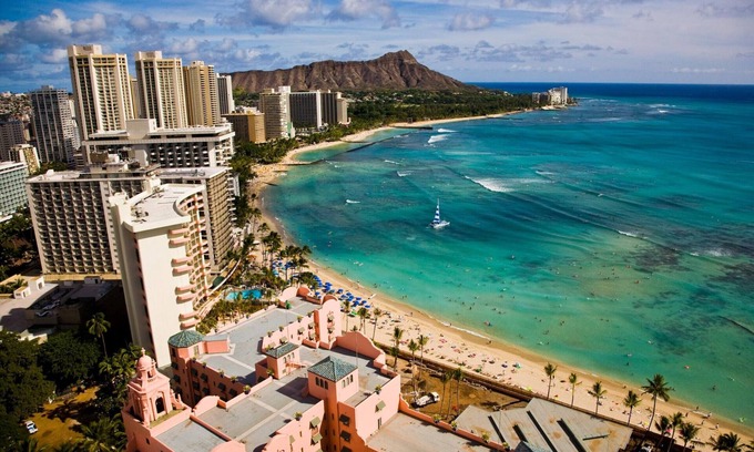 Waikiki Hotel | Oceanfront Escape in Waikiki: Newly Renovated & Rated 9.8!