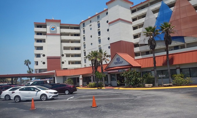 Lenox Park Condo | Ocean Front Condo with Pool View and Spacious Balcony