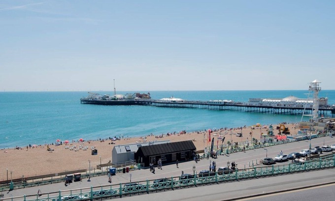 Kemptown Apartment | Unforgettable Sea Views & Family-Friendly Amenities Await